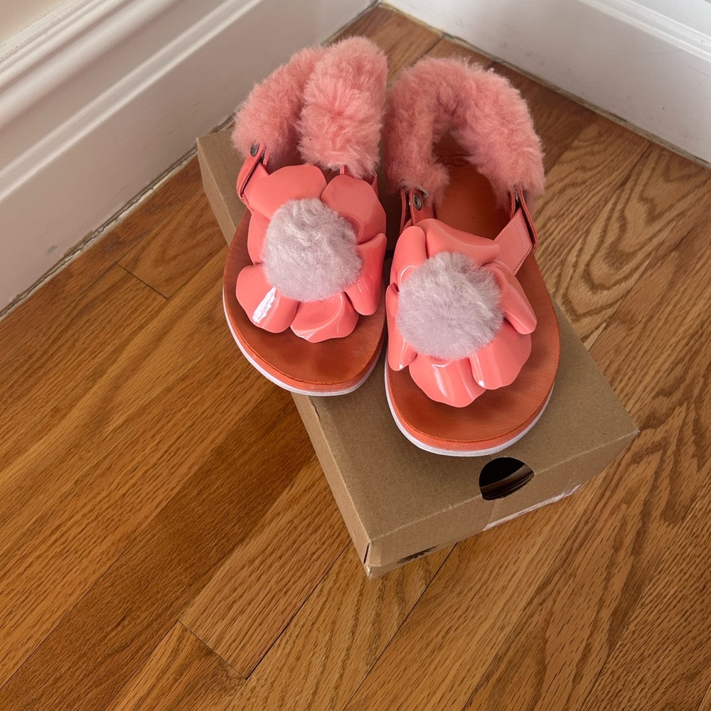 UGG Flip Flops Slides “Poppy” Coral Color Women’s Size 7 Lamb Fur Pomps
